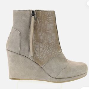 Toms Desert Taupe Beige Suede Croco Embossed Wedge Ankle Boots Women's 7 Zip Up